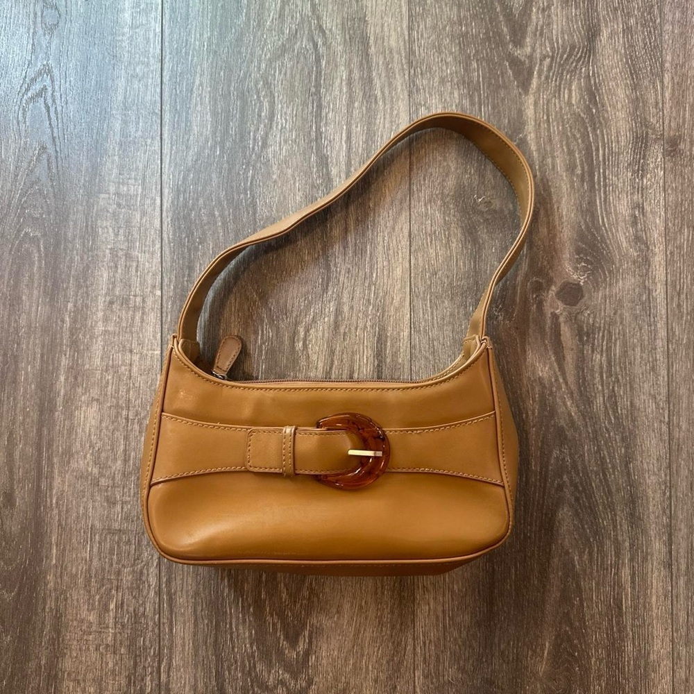 Elegant Tan Leather Shoulder Bag